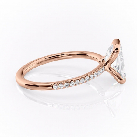 Inel de logodnă Maelis din aur Rose 18kt cu moissanite tăietură smarald – Montură închisă rafinată pentru profil mediu | Personalizează și configurează gratuit online [1]