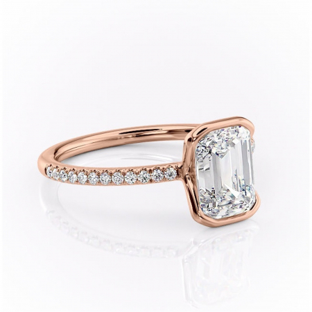 Smarald - Inel de logodnă Maelis din aur Rose 18kt cu moissanite tăietură smarald – Montură închisă rafinată pentru profil mediu | Personalizează și configurează gratuit online