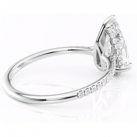 Inel de logodnă Marigold din aur Alb 14kt cu moissanite tăietură pară – Montură pavé rafinată pentru profil jos | Personalizează și configurează gratuit online [2]