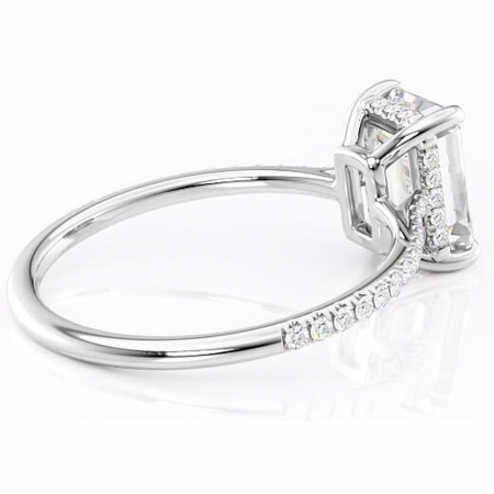 Inel de logodnă Marigold din aur Alb 14kt cu moissanite tăietură smarald – Montură pavé rafinată pentru profil jos | Personalizează și configurează gratuit online [2]