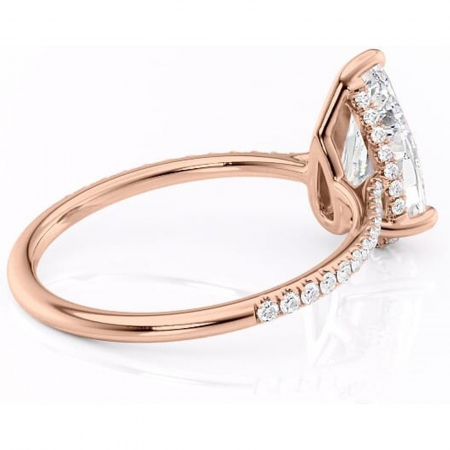 Inel de logodnă Marigold din aur Rose 18kt cu moissanite tăietură pară – Montură pavé rafinată pentru profil jos | Personalizează și configurează gratuit online [2]
