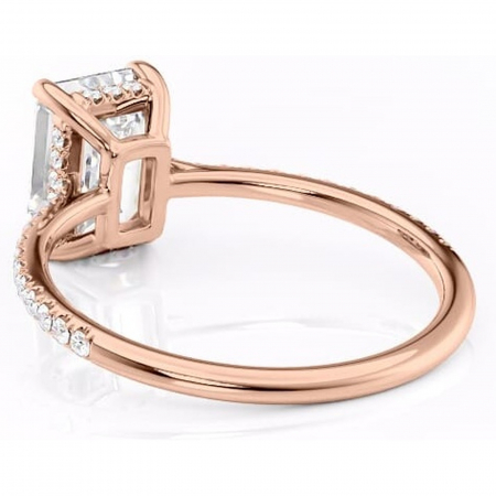 Inel de logodnă Marigold din aur Rose 14kt cu moissanite tăietură smarald – Montură pavé rafinată pentru profil jos | Personalizează și configurează gratuit online [3]