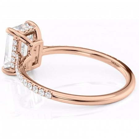 Inel de logodnă Marigold din aur Rose 14kt cu moissanite tăietură smarald – Montură pavé rafinată pentru profil jos | Personalizează și configurează gratuit online [4]