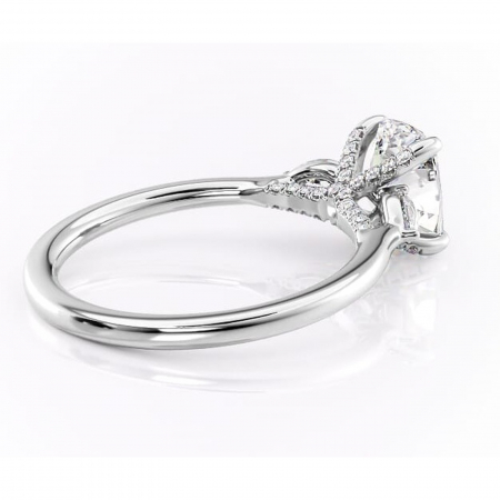 Inel de logodnă Matilda din aur Alb 14kt cu moissanite tăietură asscher – Montură cu trei pietre rafinată pentru profil înalt | Personalizează și configurează gratuit online [2]