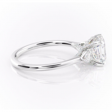 Inel de logodnă Matilda din aur Alb 14kt cu moissanite tăietură asscher – Montură cu trei pietre rafinată pentru profil înalt | Personalizează și configurează gratuit online [1]
