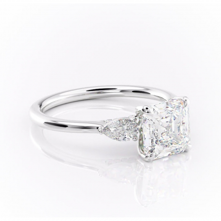 Asscher - Inel de logodnă Matilda din aur Alb 14kt cu moissanite tăietură asscher – Montură cu trei pietre rafinată pentru profil înalt | Personalizează și configurează gratuit online