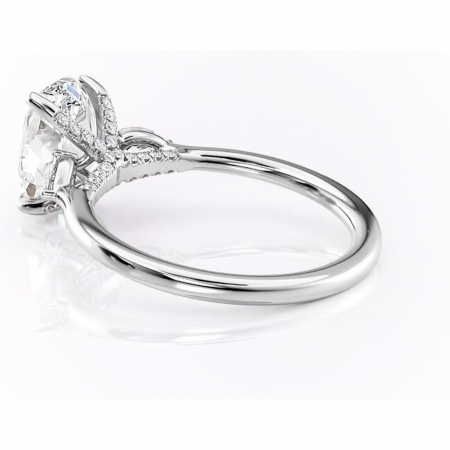 Inel de logodnă Matilda din aur Alb 14kt cu moissanite tăietură ovală – Montură cu trei pietre rafinată pentru profil înalt | Personalizează și configurează gratuit online [4]