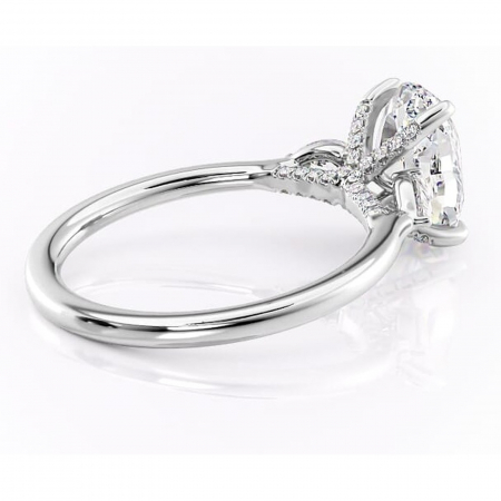 Inel de logodnă Matilda din aur Alb 14kt cu moissanite tăietură ovală – Montură cu trei pietre rafinată pentru profil înalt | Personalizează și configurează gratuit online [2]