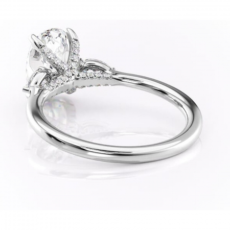 Inel de logodnă Matilda din aur Alb 14kt cu moissanite tăietură ovală – Montură cu trei pietre rafinată pentru profil înalt | Personalizează și configurează gratuit online [3]