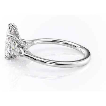 Inel de logodnă Matilda din aur Alb 14kt cu moissanite tăietură pară – Montură cu trei pietre rafinată pentru profil înalt | Personalizează și configurează gratuit online [5]