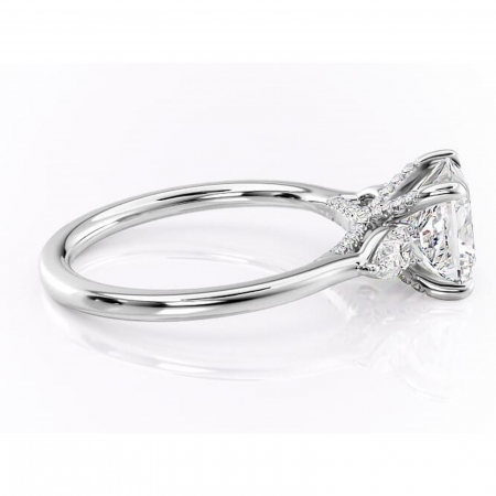 Inel de logodnă Matilda din aur Alb 14kt cu moissanite tăietură princess – Montură cu trei pietre rafinată pentru profil înalt | Personalizează și configurează gratuit online [1]