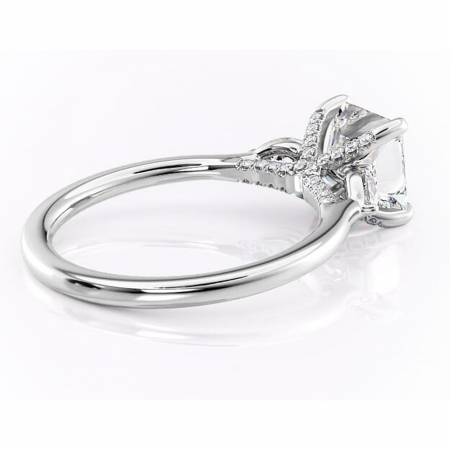 Inel de logodnă Matilda din aur Alb 14kt cu moissanite tăietură princess – Montură cu trei pietre rafinată pentru profil înalt | Personalizează și configurează gratuit online [2]
