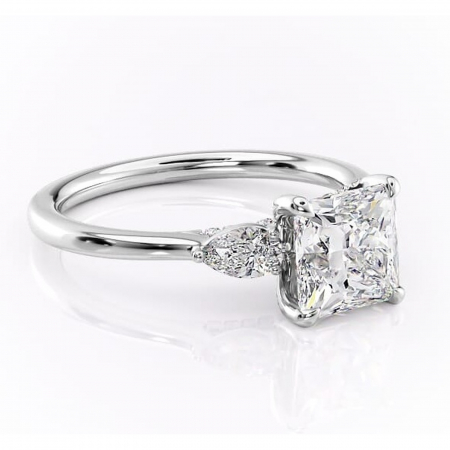 Princess - Inel de logodnă Matilda din aur Alb 14kt cu moissanite tăietură princess – Montură cu trei pietre rafinată pentru profil înalt | Personalizează și configurează gratuit online