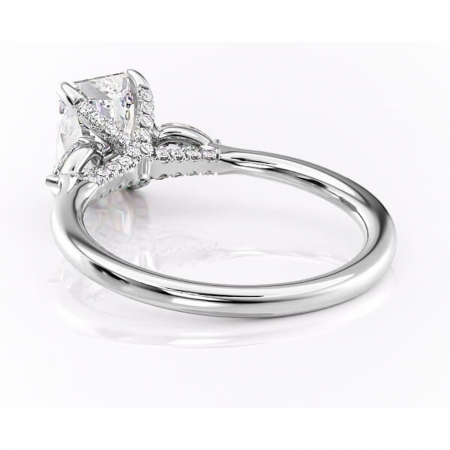 Inel de logodnă Matilda din aur Alb 14kt cu moissanite tăietură radiantă – Montură cu trei pietre rafinată pentru profil înalt | Personalizează și configurează gratuit online [3]