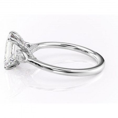 Inel de logodnă Matilda din aur Alb 14kt cu moissanite tăietură smarald – Montură cu trei pietre rafinată pentru profil înalt | Personalizează și configurează gratuit online [5]