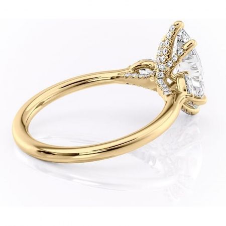Inel de logodnă Matilda din aur Galben 14kt cu moissanite tăietură marquise – Montură cu trei pietre rafinată pentru profil înalt | Personalizează și configurează gratuit online [2]