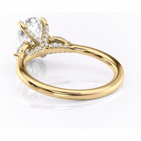 Inel de logodnă Matilda din aur Galben 14kt cu moissanite tăietură ovală – Montură cu trei pietre rafinată pentru profil înalt | Personalizează și configurează gratuit online [3]