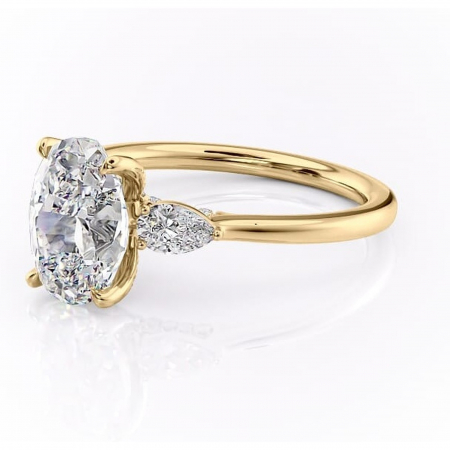 Inel de logodnă Matilda din aur Galben 14kt cu moissanite tăietură ovală – Montură cu trei pietre rafinată pentru profil înalt | Personalizează și configurează gratuit online [6]