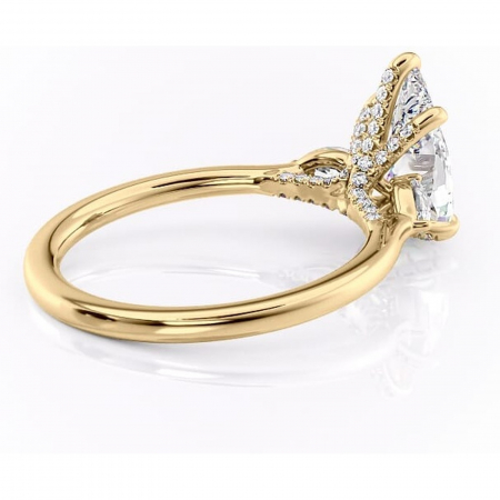 Inel de logodnă Matilda din aur Galben 14kt cu moissanite tăietură pară – Montură cu trei pietre rafinată pentru profil înalt | Personalizează și configurează gratuit online [2]