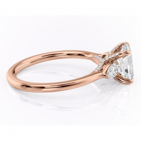 Inel de logodnă Matilda din aur Rose 14kt cu moissanite tăietură asscher – Montură cu trei pietre rafinată pentru profil înalt | Personalizează și configurează gratuit online [1]