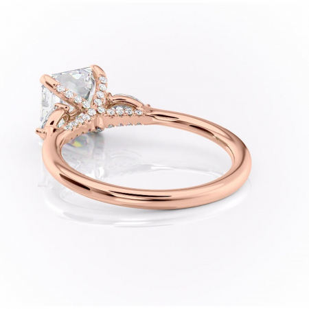 Inel de logodnă Matilda din aur Rose 14kt cu moissanite tăietură asscher – Montură cu trei pietre rafinată pentru profil înalt | Personalizează și configurează gratuit online [3]