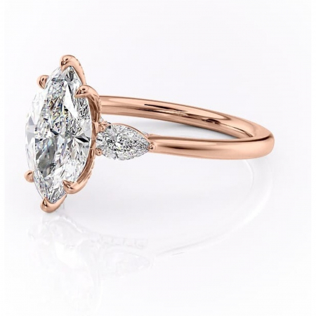 Inel de logodnă Matilda din aur Rose 14kt cu moissanite tăietură marquise – Montură cu trei pietre rafinată pentru profil înalt | Personalizează și configurează gratuit online [6]
