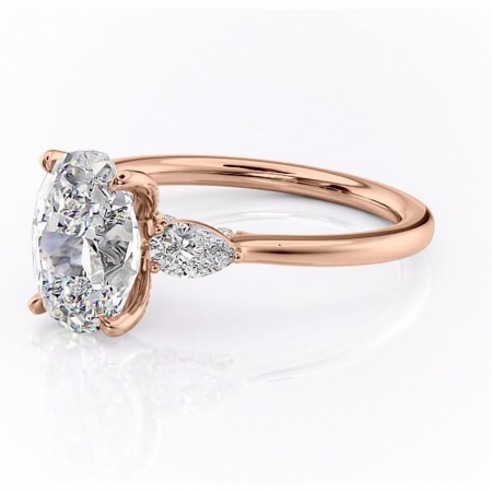 Inel de logodnă Matilda din aur Rose 14kt cu moissanite tăietură ovală – Montură cu trei pietre rafinată pentru profil înalt | Personalizează și configurează gratuit online [6]