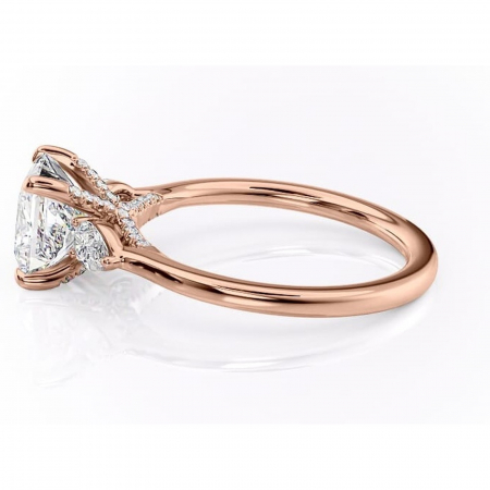 Inel de logodnă Matilda din aur Rose 18kt cu moissanite tăietură princess – Montură cu trei pietre rafinată pentru profil înalt | Personalizează și configurează gratuit online [5]