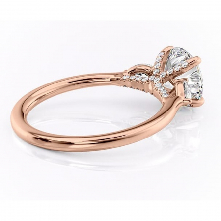 Inel de logodnă Matilda din aur Rose 14kt cu moissanite tăietură rotundă – Montură cu trei pietre rafinată pentru profil înalt | Personalizează și configurează gratuit online [2]