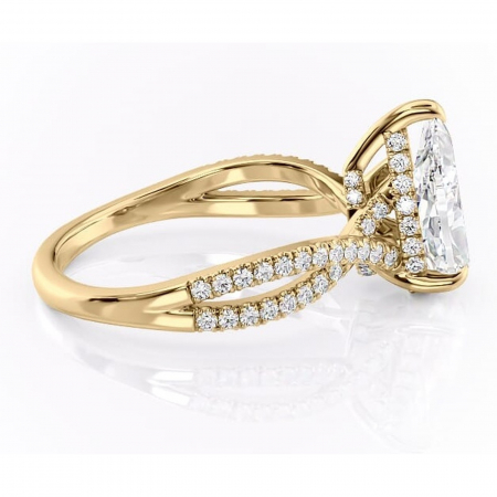 Inel de logodnă Meadow din aur Galben 18kt cu moissanite tăietură pară – Montură pavé rafinată pentru profil mediu | Personalizează și configurează gratuit online [1]