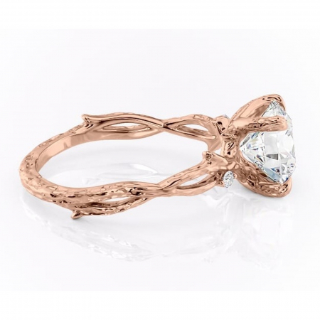 Inel de logodnă Meliora din aur Rose 14kt cu moissanite tăietură rotundă – Solitar rafinată pentru profil mediu | Personalizează și configurează gratuit online [1]