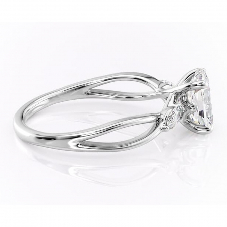 Inel de logodnă Mirabel din aur Alb 14kt cu moissanite tăietură pernă – Pietre laterale rafinată pentru profil mediu | Personalizează și configurează gratuit online [1]