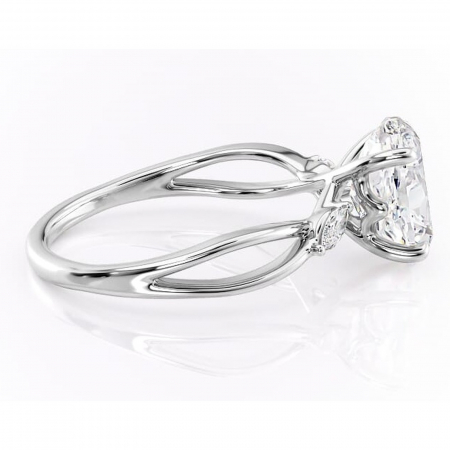 Inel de logodnă Mirabel din aur Alb 18kt cu moissanite tăietură ovală – Pietre laterale rafinată pentru profil mediu | Personalizează și configurează gratuit online [1]