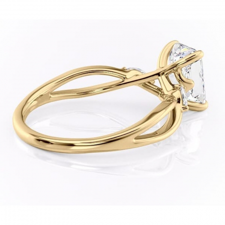 Inel de logodnă Mirabel din aur Galben 14kt cu moissanite tăietură radiantă – Pietre laterale rafinată pentru profil mediu | Personalizează și configurează gratuit online [2]