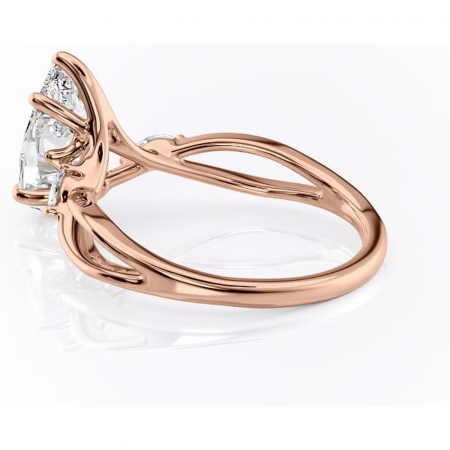 Inel de logodnă Mirabel din aur Rose 14kt cu moissanite tăietură pară – Pietre laterale rafinată pentru profil mediu | Personalizează și configurează gratuit online [4]