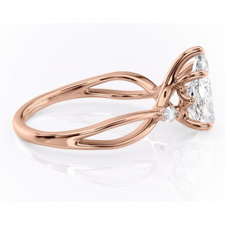 Inel de logodnă Mirabel din aur Rose 14kt cu moissanite tăietură pară – Pietre laterale rafinată pentru profil mediu | Personalizează și configurează gratuit online [1]