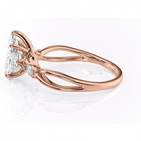 Inel de logodnă Mirabel din aur Rose 14kt cu moissanite tăietură pară – Pietre laterale rafinată pentru profil mediu | Personalizează și configurează gratuit online [5]