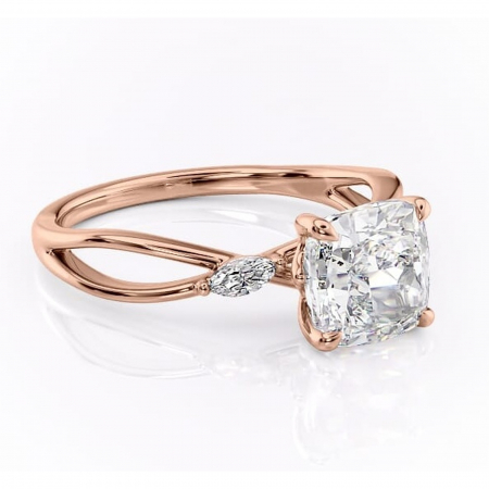 Pernă - Inel de logodnă Mirabel din aur Rose 18kt cu moissanite tăietură pernă – Pietre laterale rafinată pentru profil mediu | Personalizează și configurează gratuit online