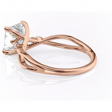 Inel de logodnă Mirabel din aur Rose 14kt cu moissanite tăietură princess – Pietre laterale rafinată pentru profil mediu | Personalizează și configurează gratuit online [4]