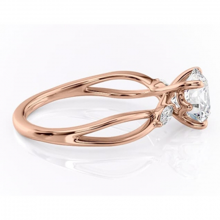 Inel de logodnă Mirabel din aur Rose 14kt cu moissanite tăietură rotundă – Pietre laterale rafinată pentru profil mediu | Personalizează și configurează gratuit online [1]