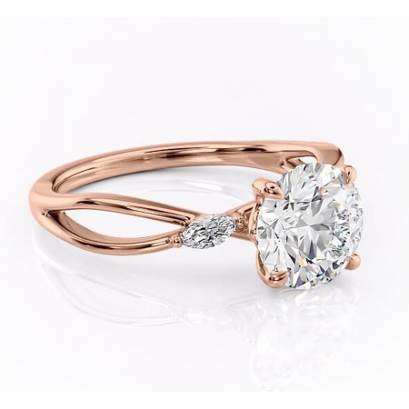 Aur roz - Inel de logodnă Mirabel din aur Rose 14kt cu moissanite tăietură rotundă – Pietre laterale rafinată pentru profil mediu | Personalizează și configurează gratuit online