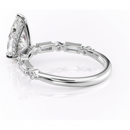 Inel de logodnă Moonstone din aur Alb 14kt cu moissanite tăietură pară – Pietre laterale rafinată pentru profil înalt | Personalizează și configurează gratuit online [4]