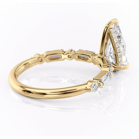 Inel de logodnă Moonstone din aur Galben 18kt cu moissanite tăietură pară – Pietre laterale rafinată pentru profil înalt | Personalizează și configurează gratuit online [2]
