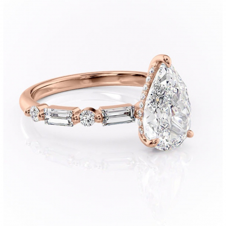 18K - Inel de logodnă Moonstone din aur Rose 18kt cu moissanite tăietură pară – Pietre laterale rafinată pentru profil înalt | Personalizează și configurează gratuit online
