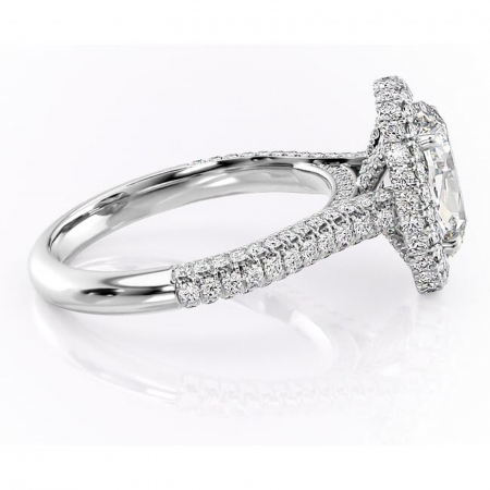 Inel de logodnă Nerina din aur Alb 14kt cu moissanite tăietură ovală – Halo rafinată pentru profil înalt | Personalizează și configurează gratuit online [1]