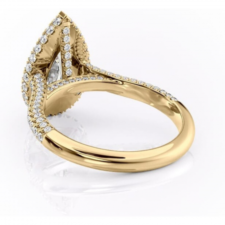 Inel de logodnă Nerina din aur Galben 18kt cu moissanite tăietură pară – Halo rafinată pentru profil înalt | Personalizează și configurează gratuit online [3]
