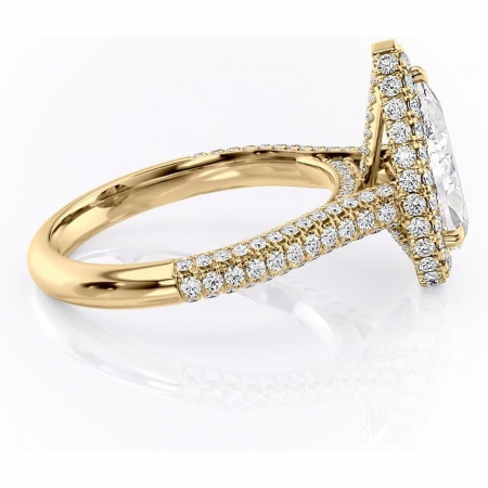 Inel de logodnă Nerina din aur Galben 18kt cu moissanite tăietură pară – Halo rafinată pentru profil înalt | Personalizează și configurează gratuit online [1]