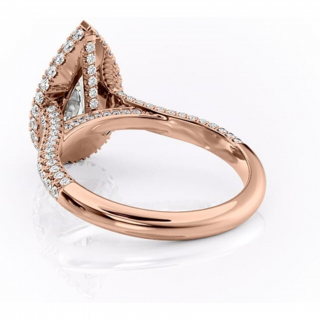 Inel de logodnă Nerina din aur Rose 18kt cu moissanite tăietură pară – Halo rafinată pentru profil înalt | Personalizează și configurează gratuit online [3]
