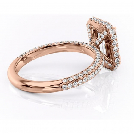 Inel de logodnă Nerina din aur Rose 14kt cu moissanite tăietură smarald – Halo rafinată pentru profil înalt | Personalizează și configurează gratuit online [2]