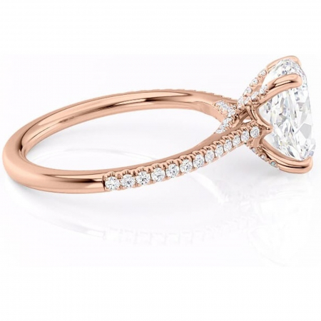Inel de logodnă Noa din aur Rose 14kt cu moissanite tăietură ovală – Montură pavé rafinată pentru profil înalt | Personalizează și configurează gratuit online [1]